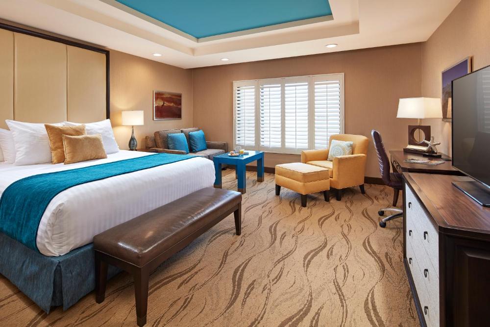 Superior King Room interior
